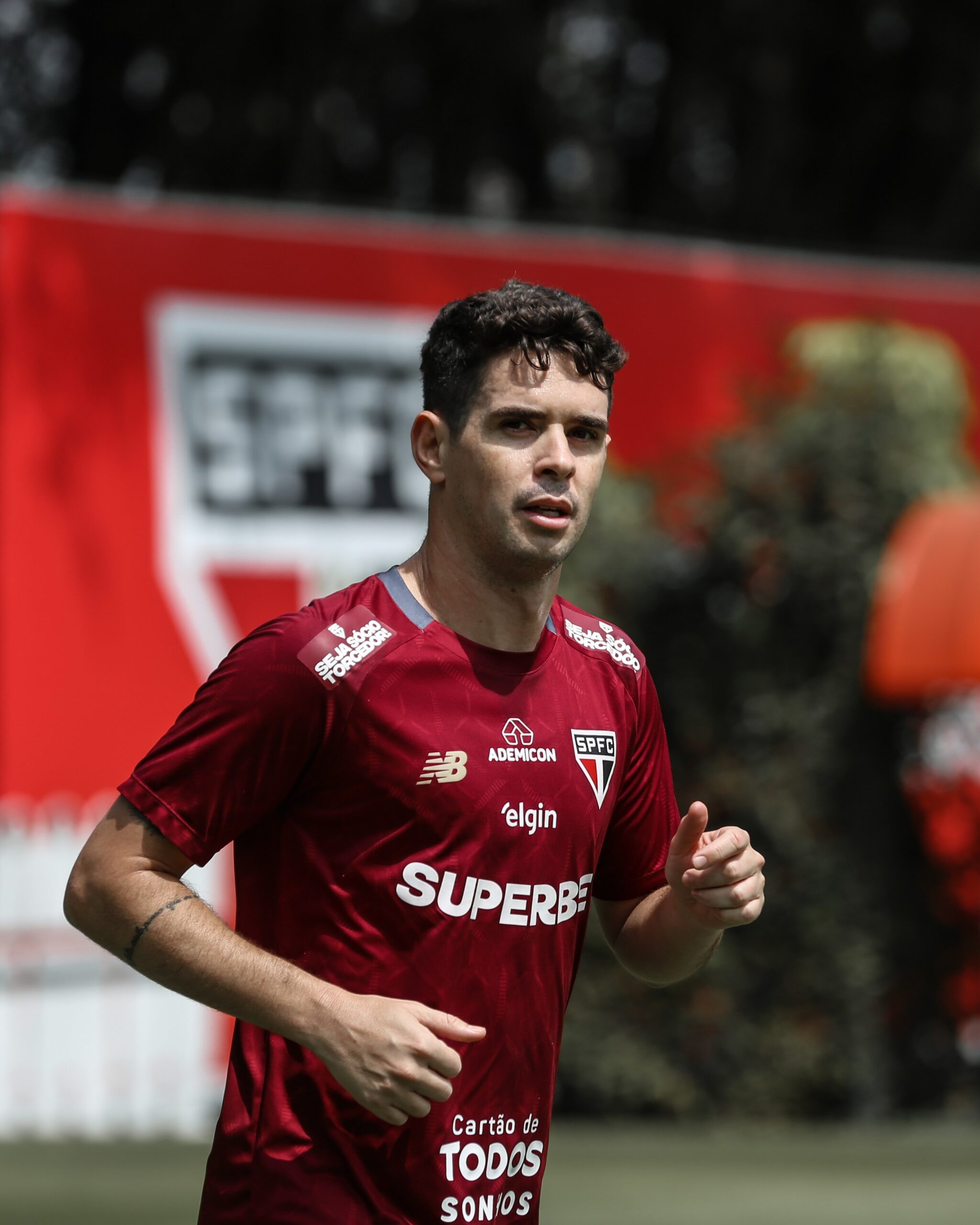 São Paulo vê negociação com Oscar se arrastar e tem semana decisiva para fechar acordo de rescisão