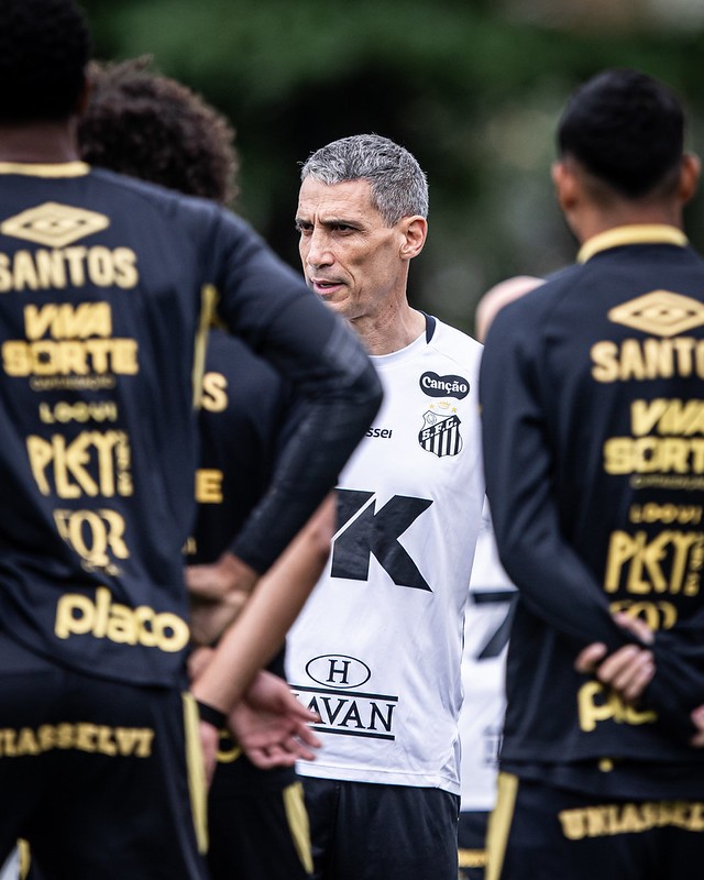 Sem Vinicius Lira, Santos deve apostar em solução caseira diante de restrições no mercado