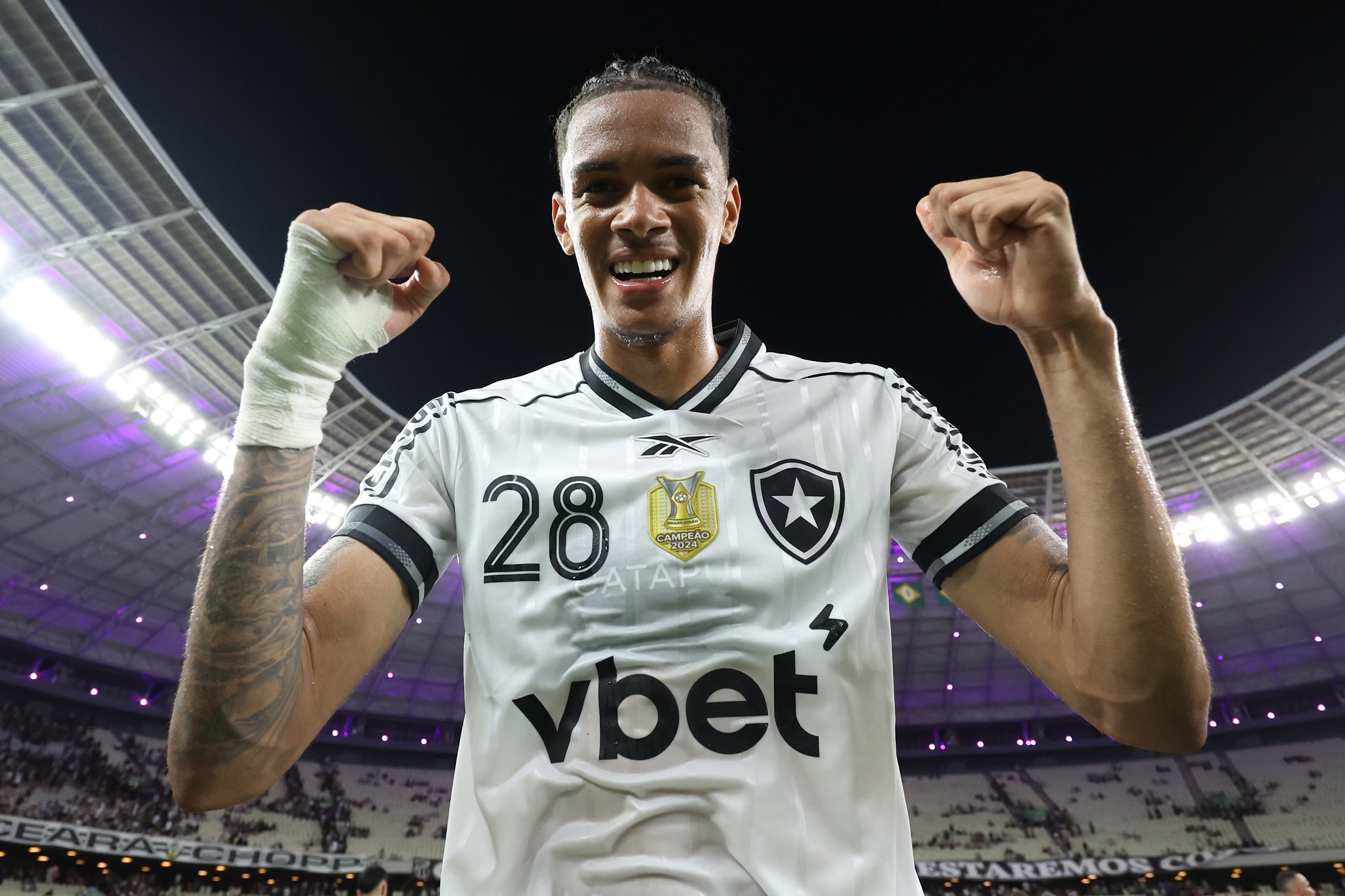 Botafogo encaminha venda de Newton ao Santos