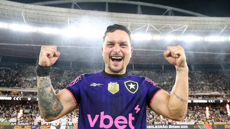 São Paulo e Botafogo negociam empréstimo de Artur; veja detalhes