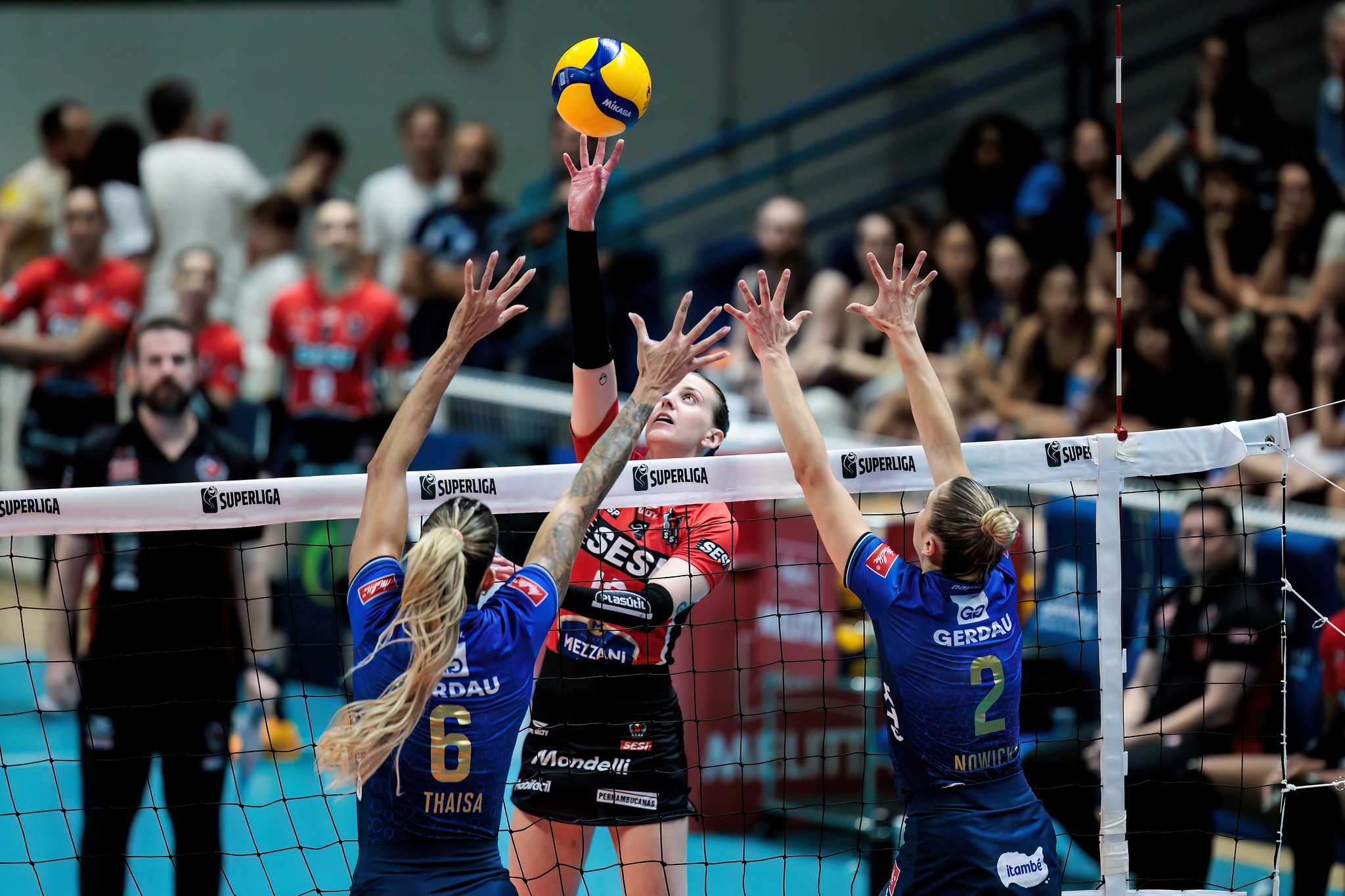 Sesi-Bauru encara líder Minas pela penúltima rodada da Superliga Feminina