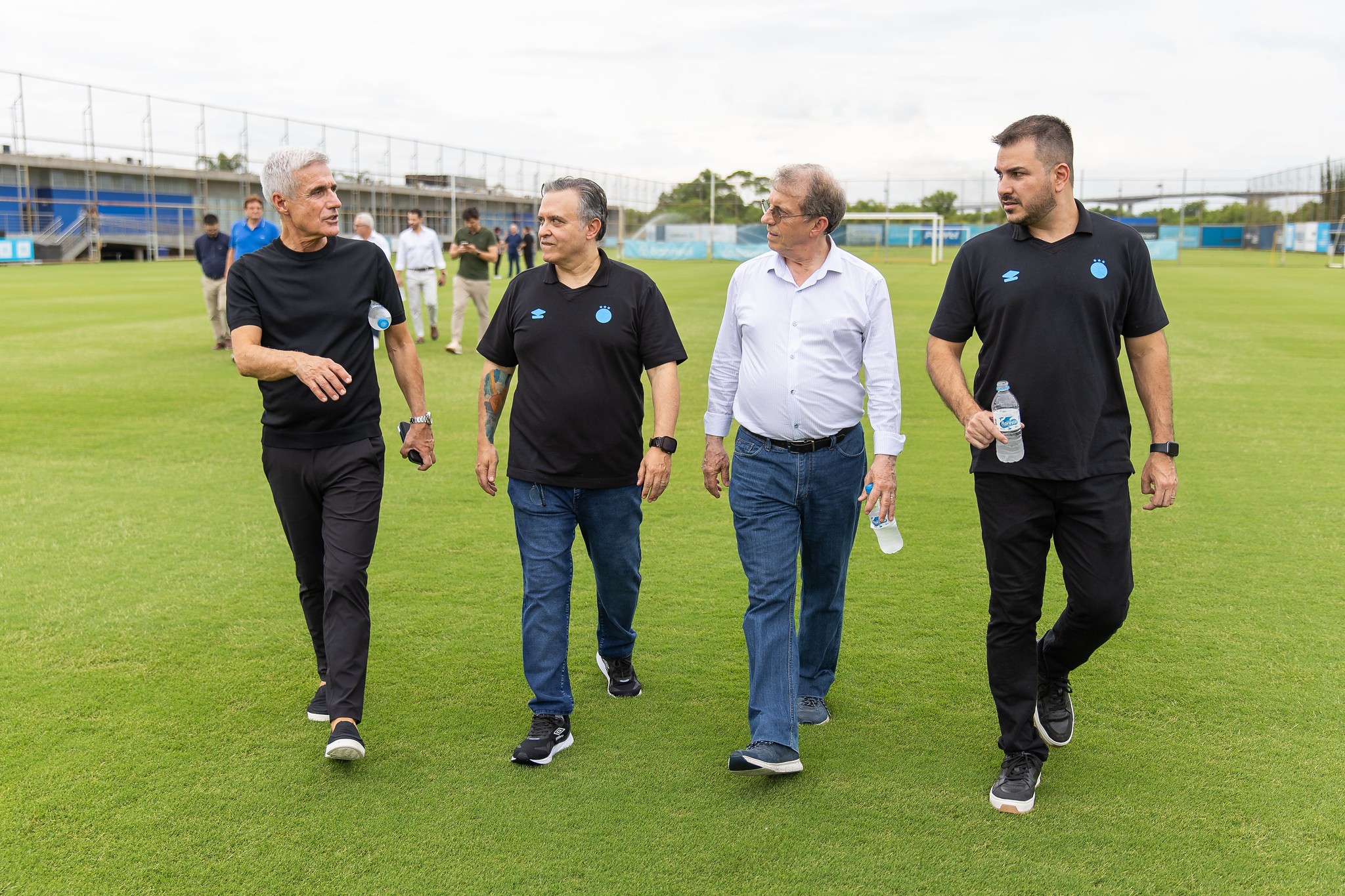 Grêmio investe alto e libera quase dois times: veja o balanço da primeira janela de 2026
