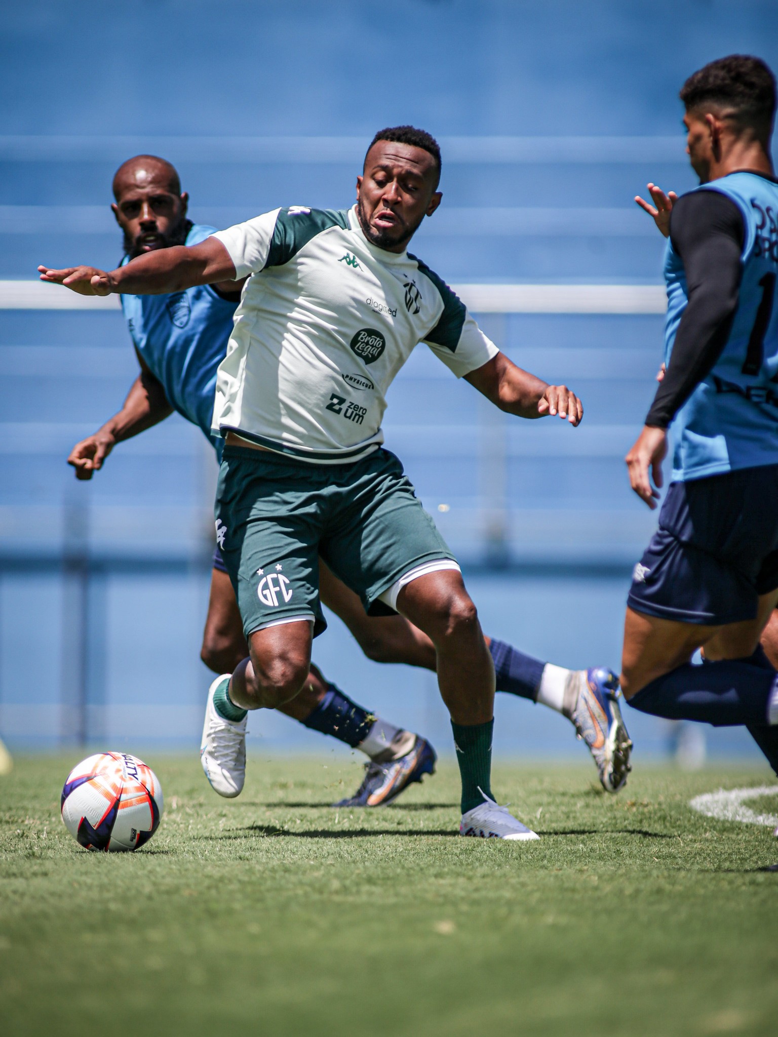 Permanência de Maranhão acirra disputa no ataque do Guarani; veja opções no setor