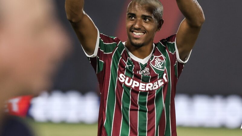 Caxias e Fluminense negociam empréstimo do meia Luis Fernando