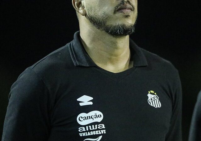 Santos escolhe novo auxiliar de Cuca e mexe nas equipes de base; veja as mudanças