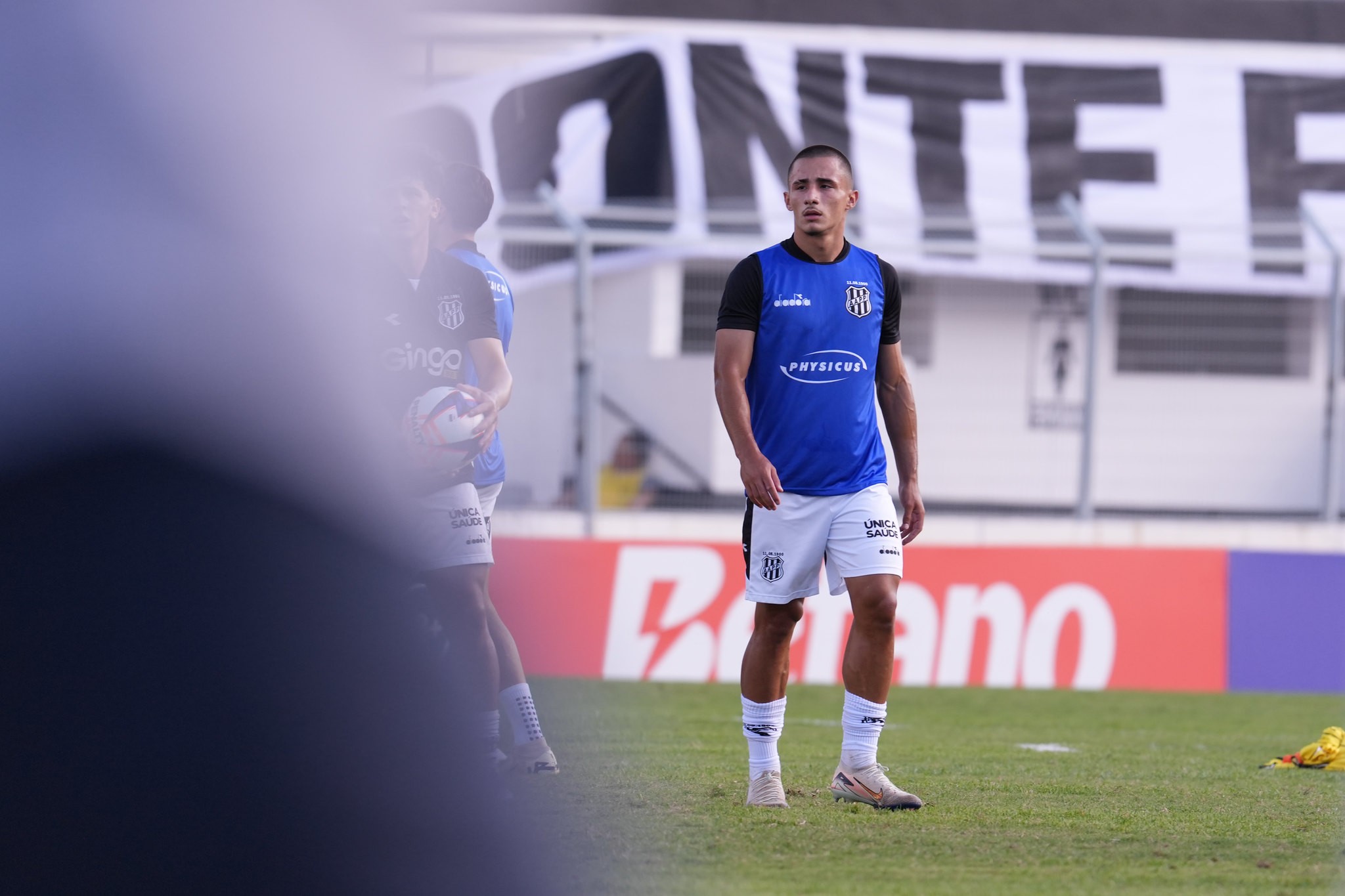 Lateral da Ponte alega 11 meses de salários atrasados e pede rescisão na Justiça