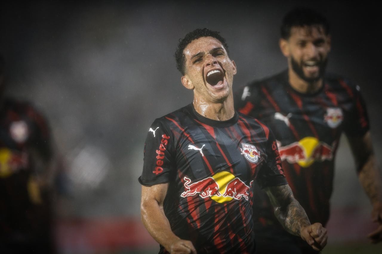 Amigo de Jhon Jhon, Gustavo Neves assume função do ex-meia do Braga e vibra com espaço no time