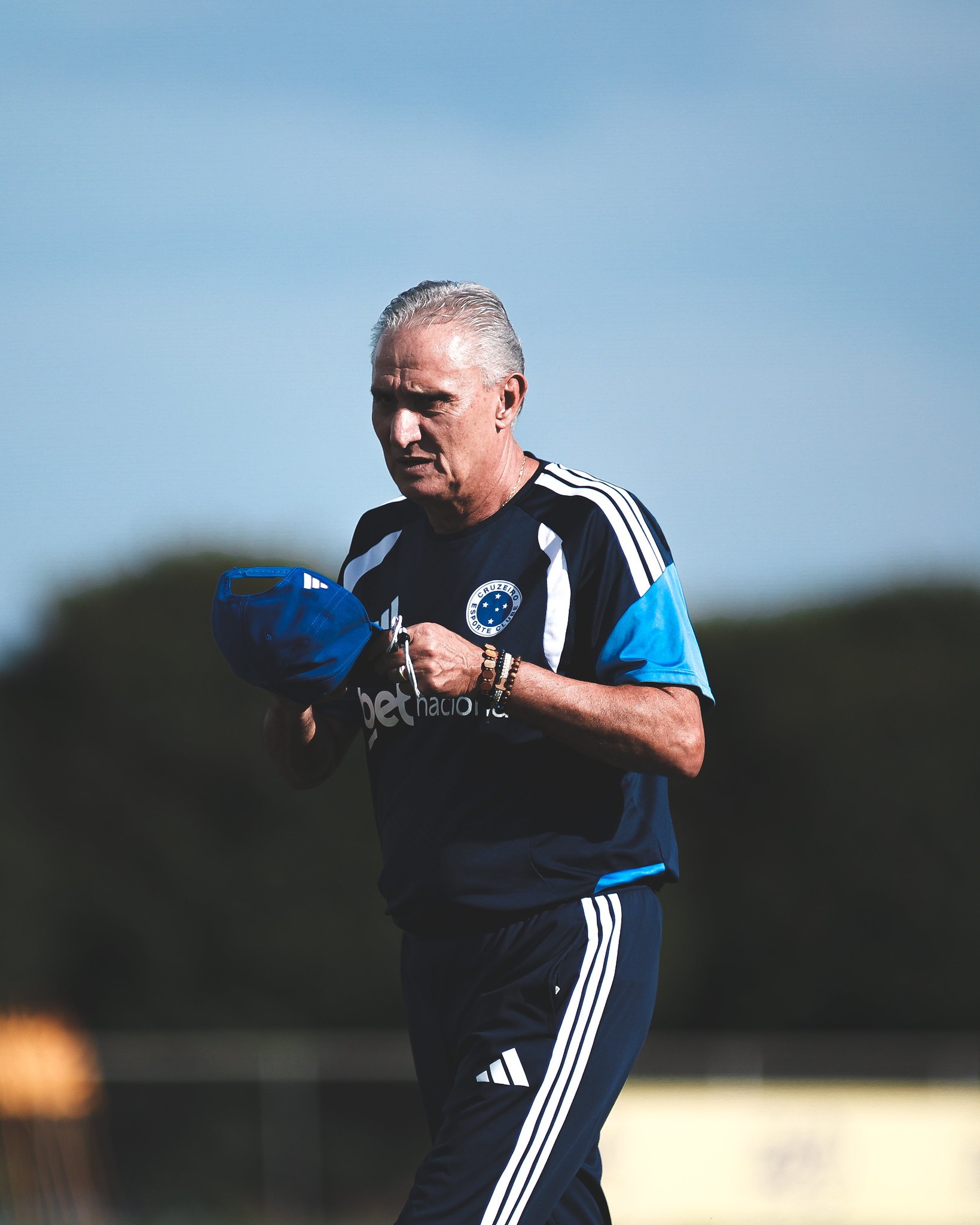 Entre o título e o cargo no Cruzeiro: Tite chega à final em fase invicta, mas ainda sob pressão