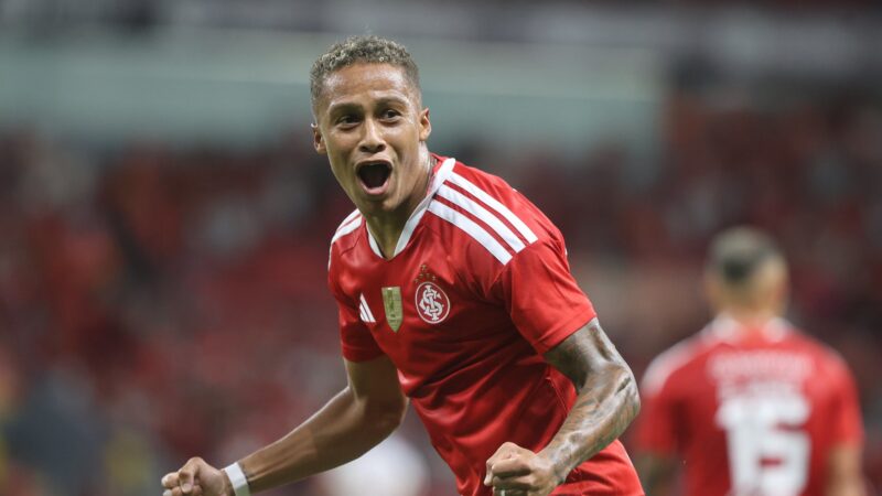 Inter assina pré-contrato Vitinho e garante permanência de atacante; confira detalhes