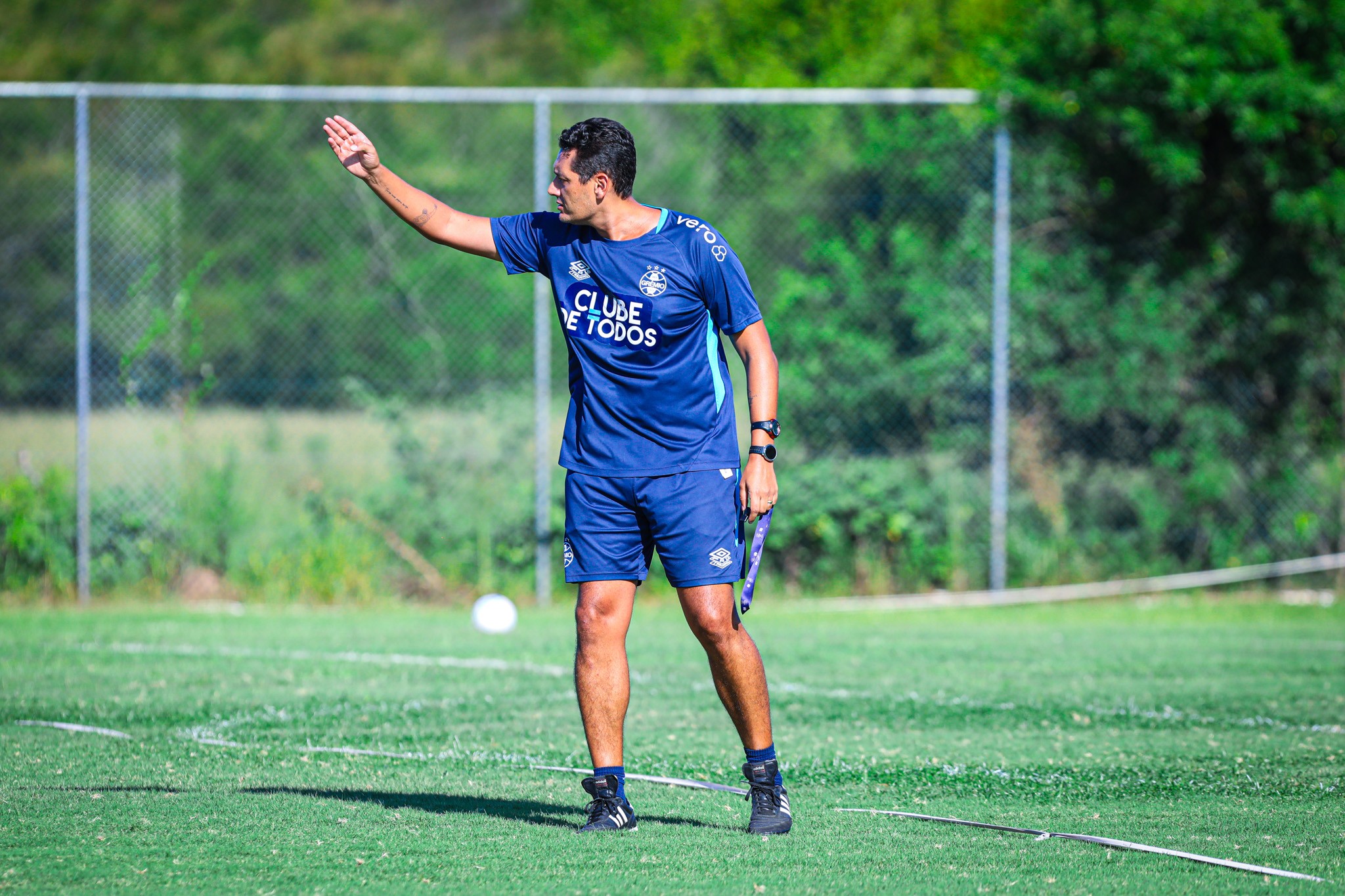 Grêmio demite treinador após três derrotas no Brasileirão Feminino