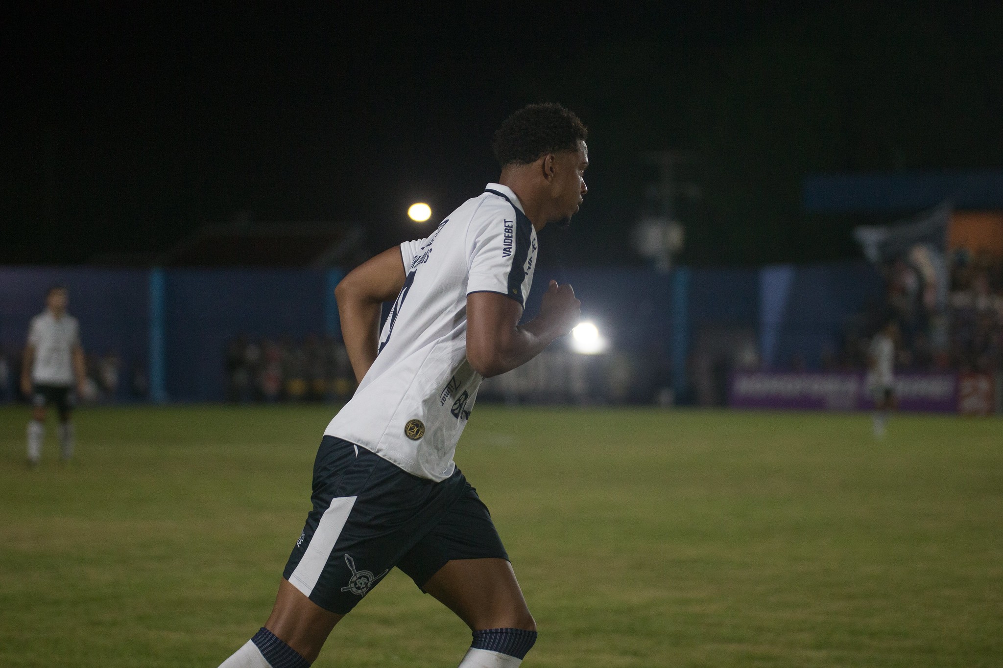 Atacante do Flamengo é “esquecido” por técnicos do Remo e ainda não entrou em campo no Brasileirão