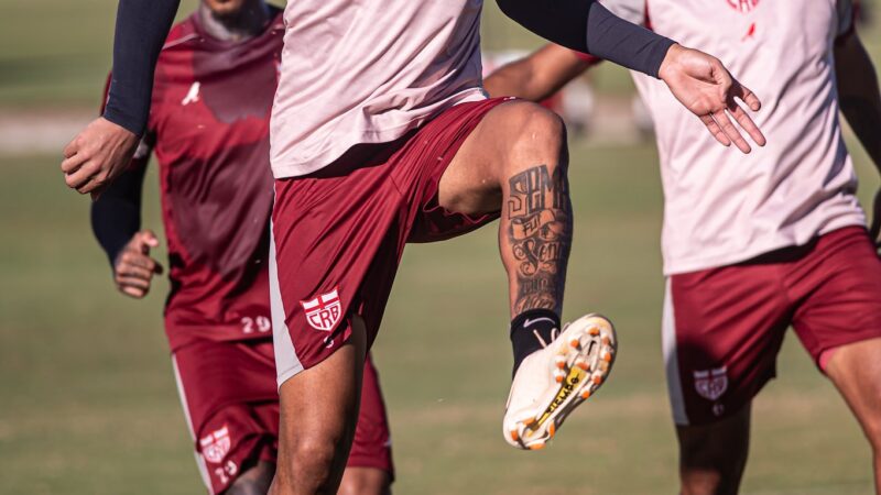 Presidente do CRB diz que Botafogo procurou o zagueiro Henri, mas negociação não avançou