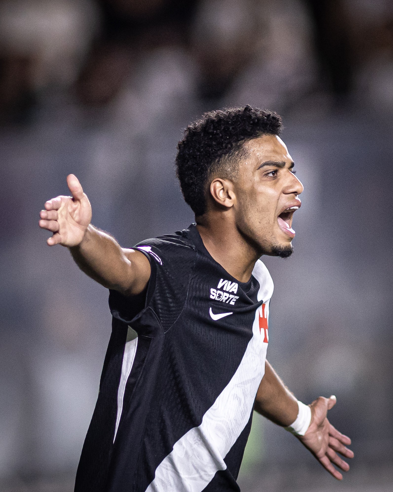 Como a saída de Rayan aumentou a pressão em cima de Brenner e Hinestroza no Vasco