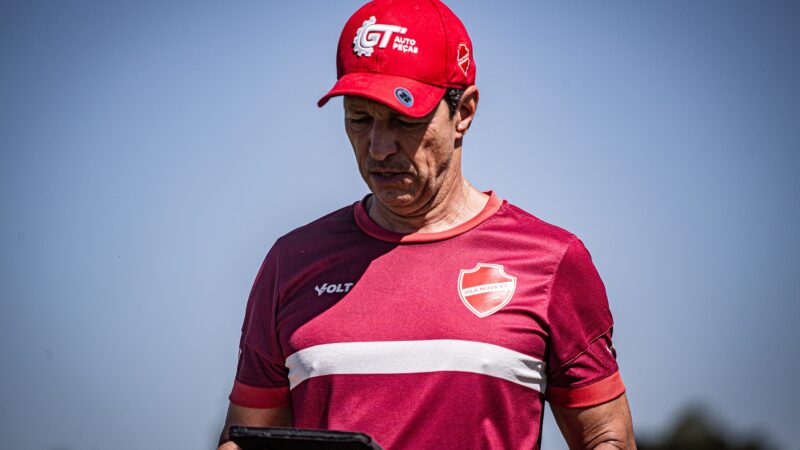 Vila Nova demite preparador físico em meio a críticas à condição do elenco