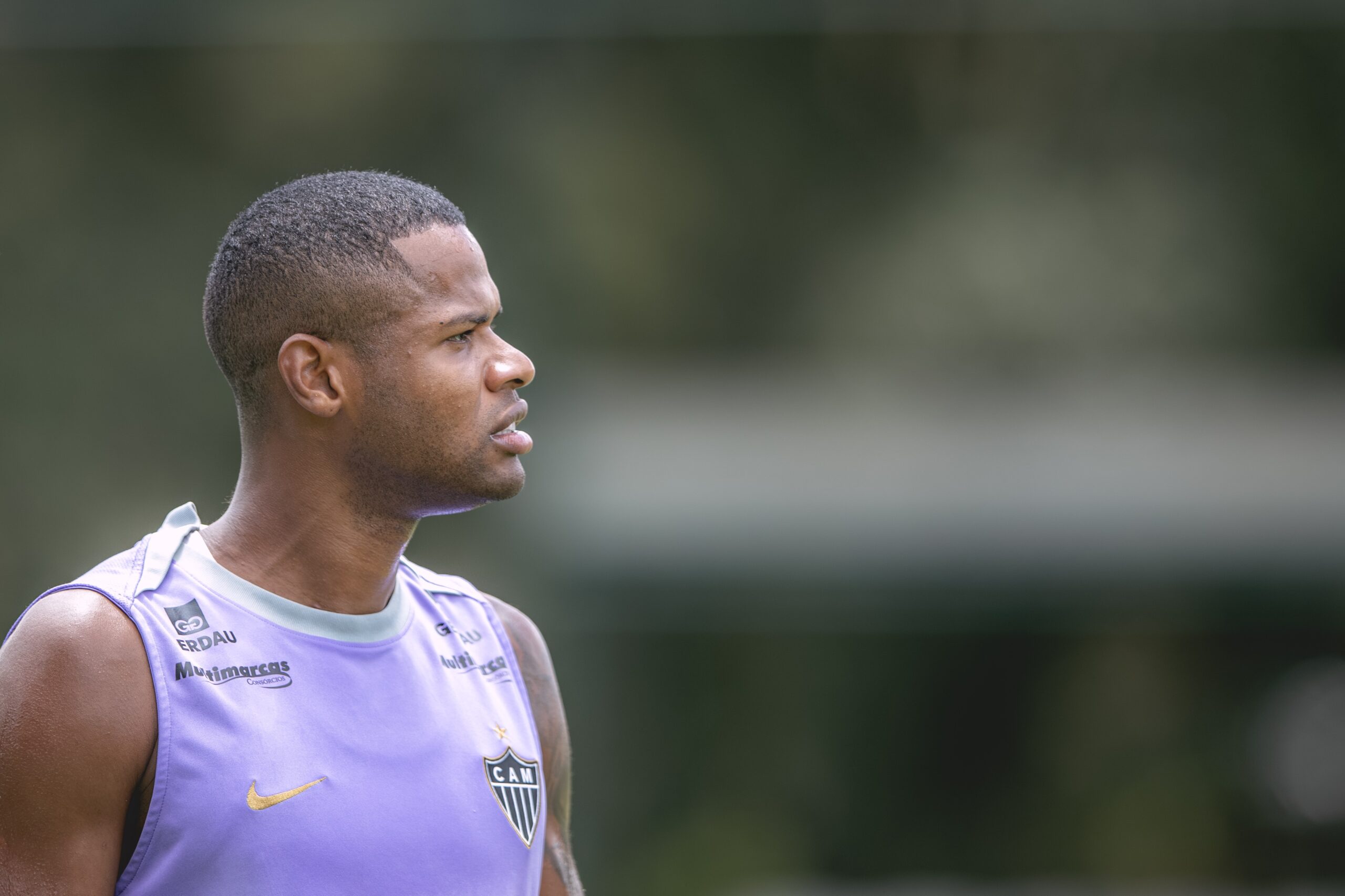 De saída do Atlético-MG, Júnior Santos chegou com status elevado e custou mais de R$ 1,7 milhão por jogo