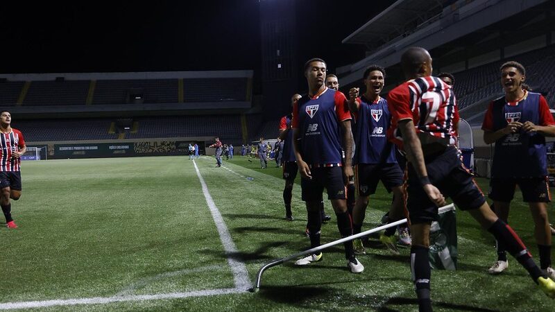 Tetê: quem é joia da base que encantou Roger em treinos e deve ganhar espaço no São Paulo