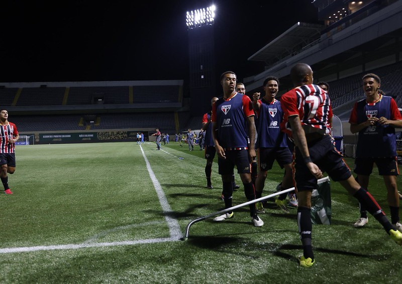 Tetê: quem é joia da base que encantou Roger em treinos e deve ganhar espaço no São Paulo