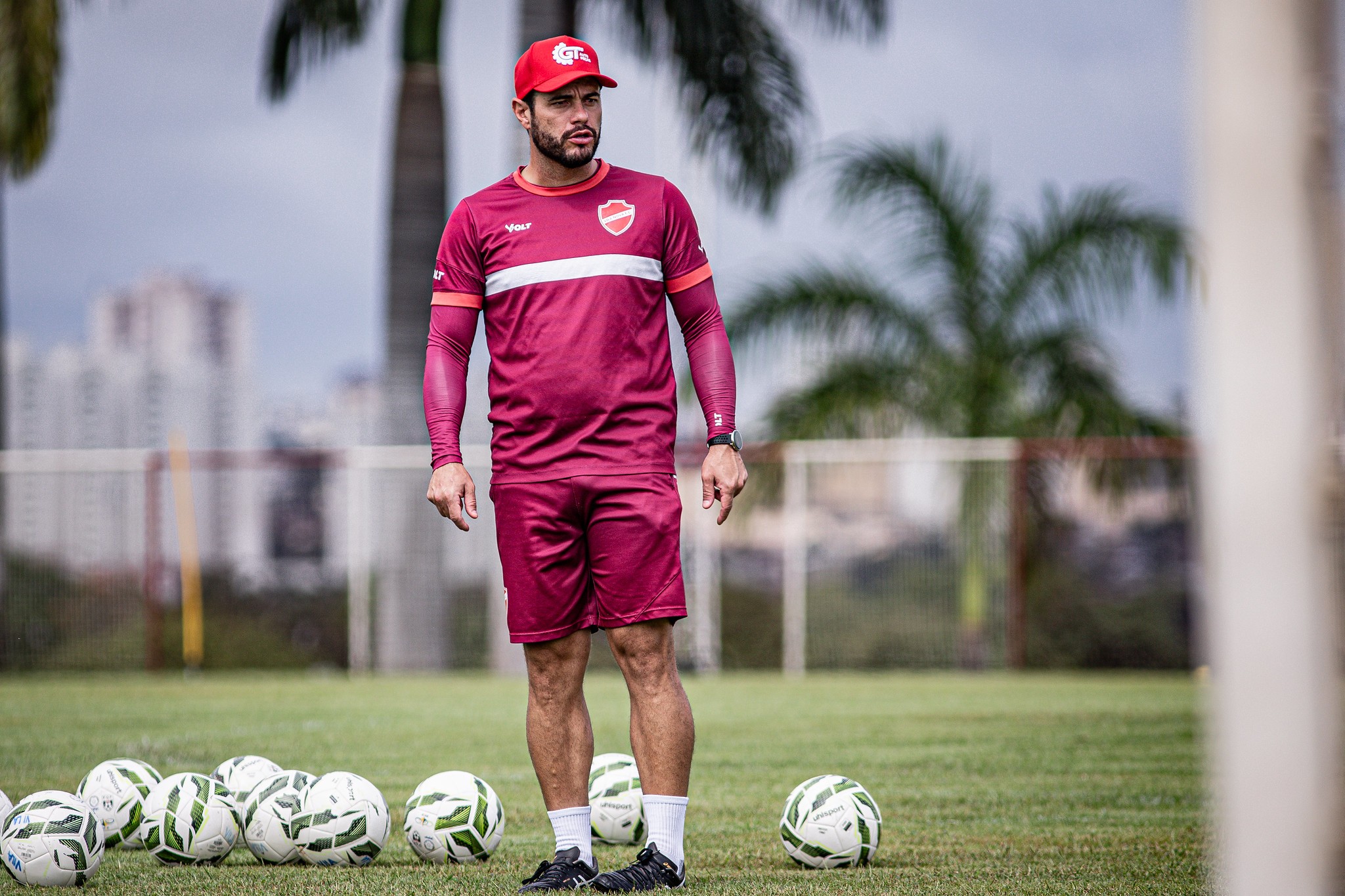 Ariel Mamede comanda o Vila Nova na estreia da Série B