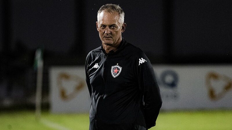 Lisca ‘esquece’ vantagem e cobra evolução do Botafogo-PB no 2º jogo da decisão do Paraibano