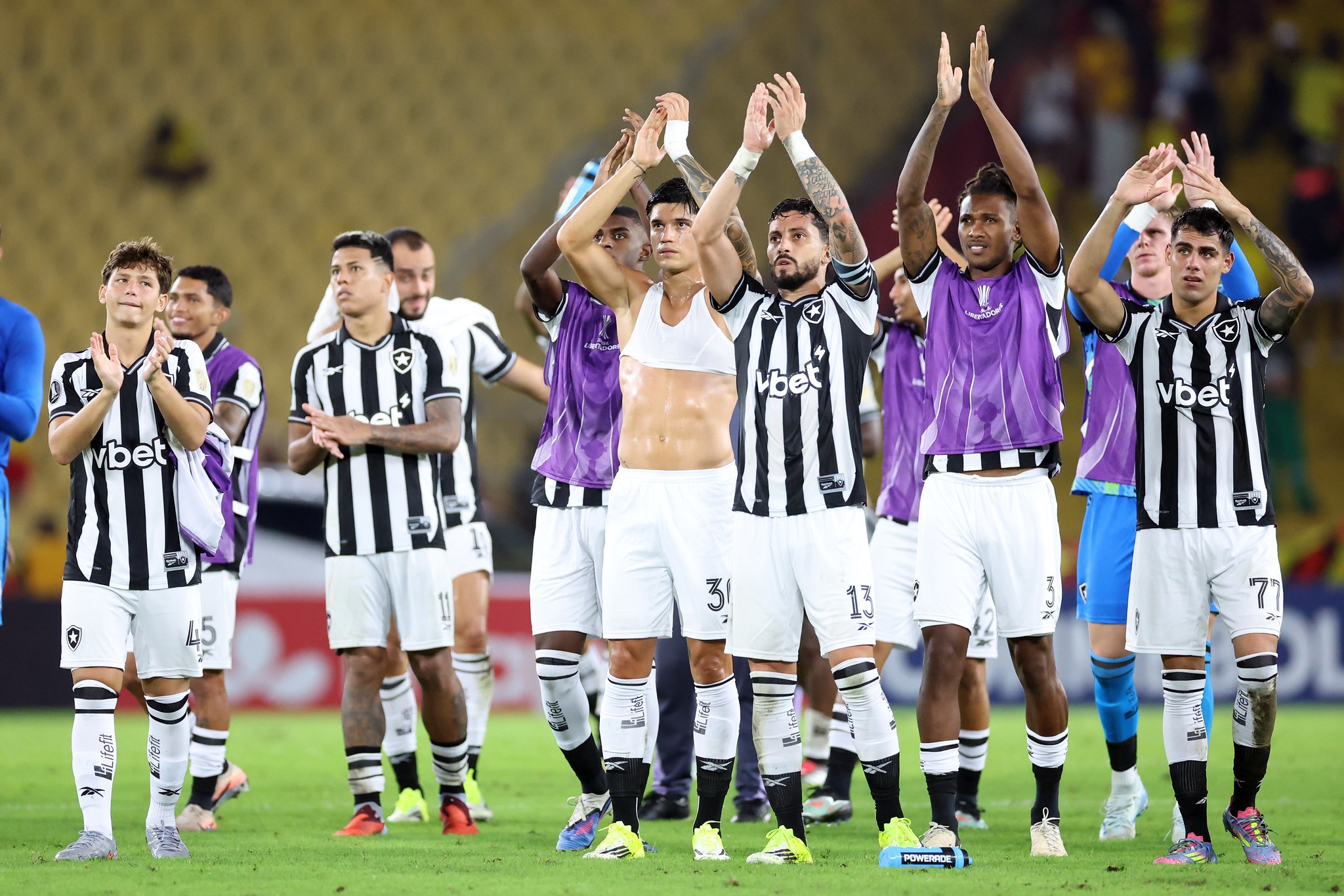 Botafogo chega a 14 estrangeiros, e Anselmi terá de administrar elenco