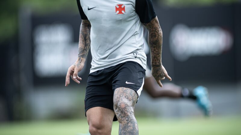 Cuesta e Saldivia acirram briga no time titular do Vasco sob comando de Renato, que testa alternativas