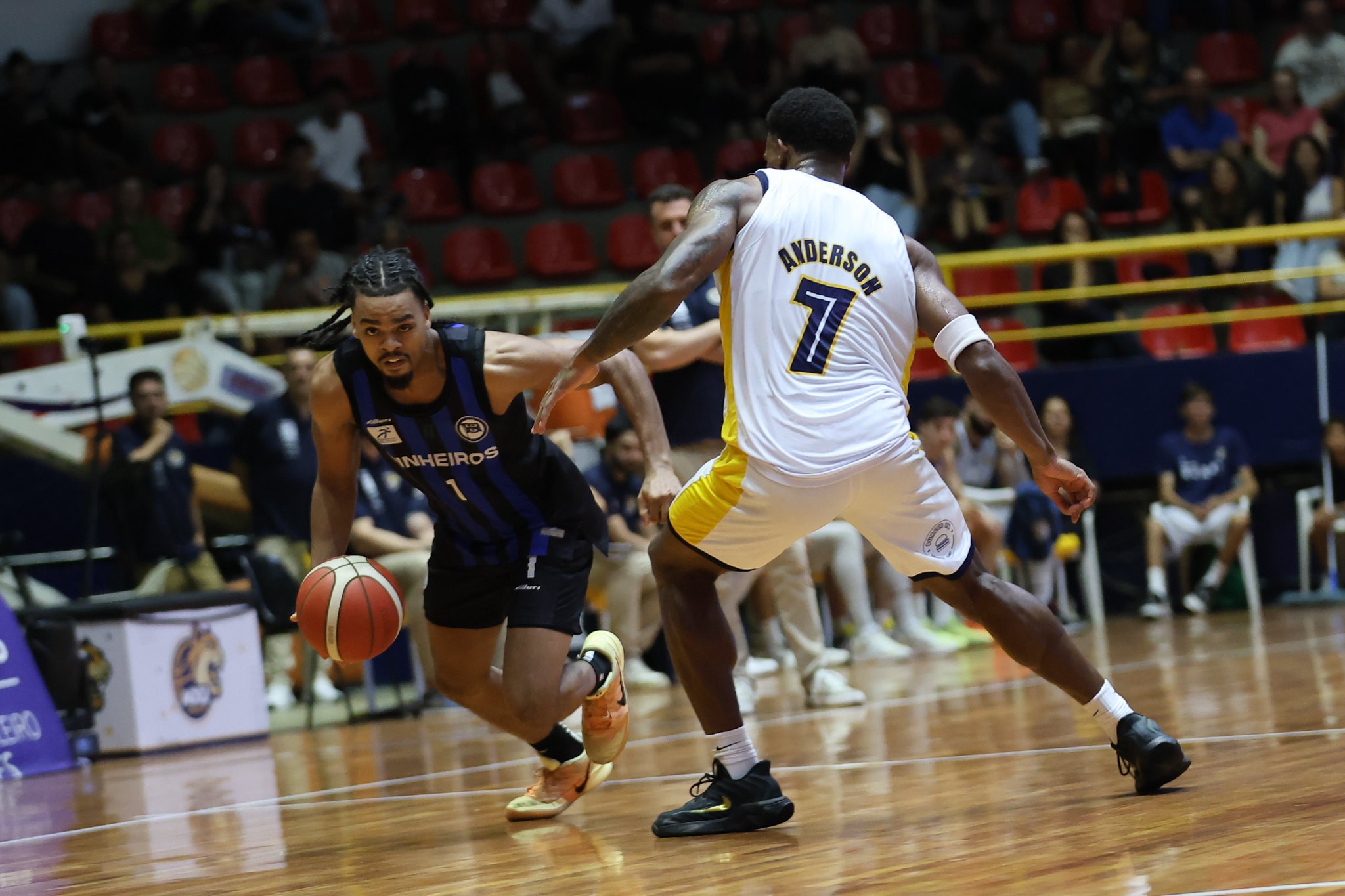 Pinheiros é avassalador no terceiro quarto e vence o Mogi de virada pelo NBB