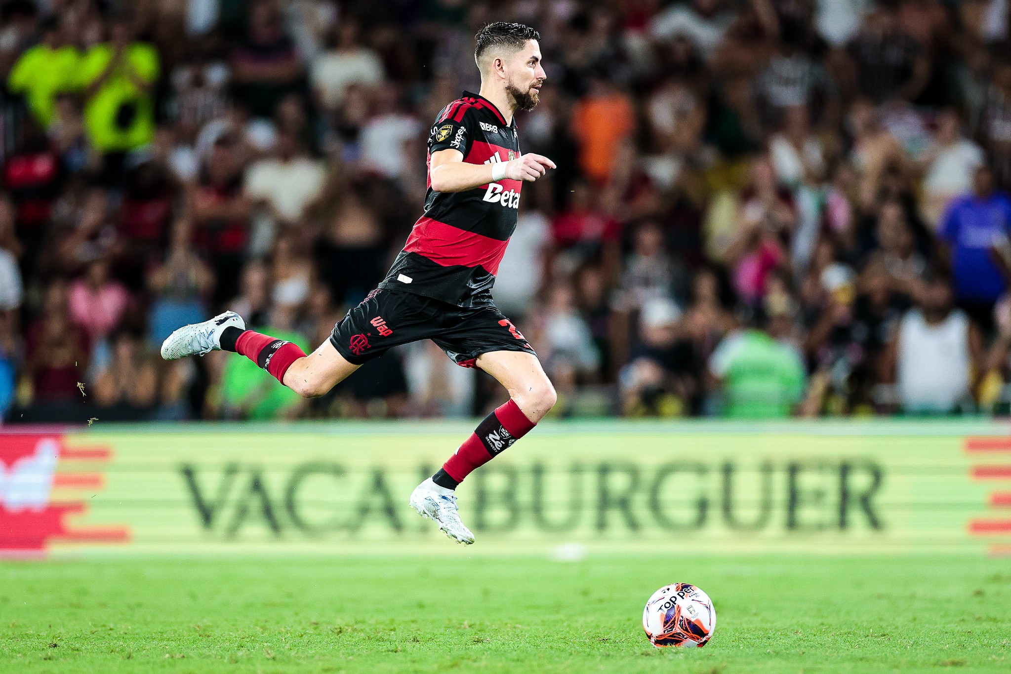 Jorginho, do Flamengo, diz que pulinho em pênalti surgiu de forma inusitada: “Foi numa brincadeira”