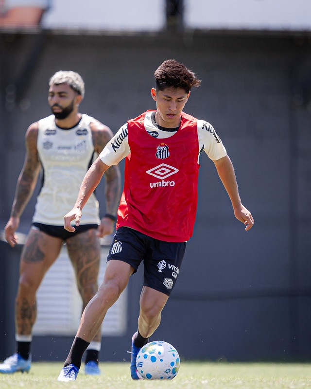 Miguelito e zagueiro do sub-20 do Santos são convocados pela Bolívia para repescagem da Copa