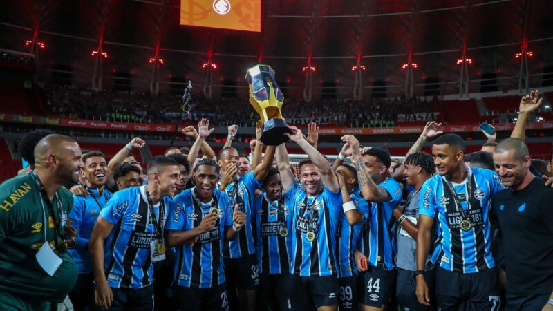 “É minha casa”: Arthur vive primeiro título como capitão do Grêmio e projeta permanência