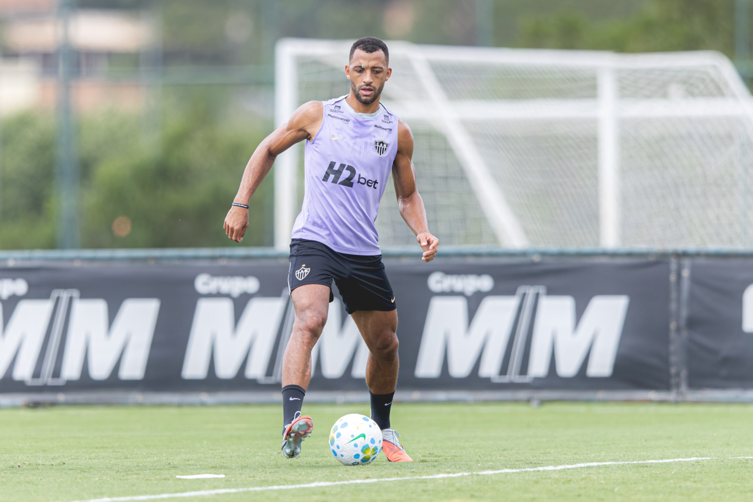 Livre de lesão, zagueiro do Atlético-MG volta a ser opção contra Chapecoense