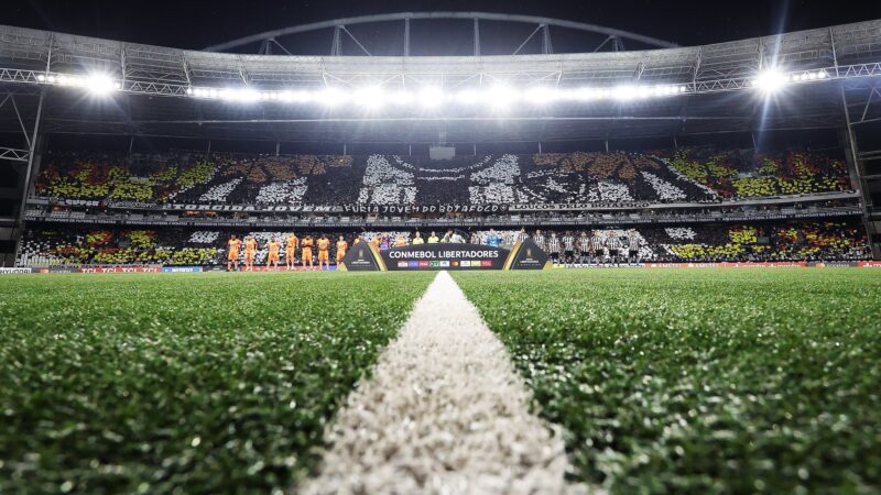 Conmebol abre processo disciplinar contra o Botafogo por atraso e meias fora do padrão