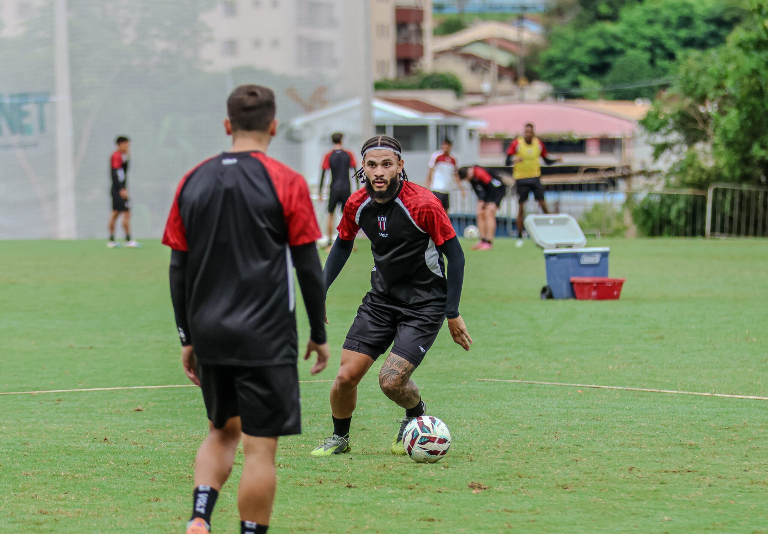 Contratado como centroavante, Luizão diz buscar novas funções no ataque do Botafogo-SP