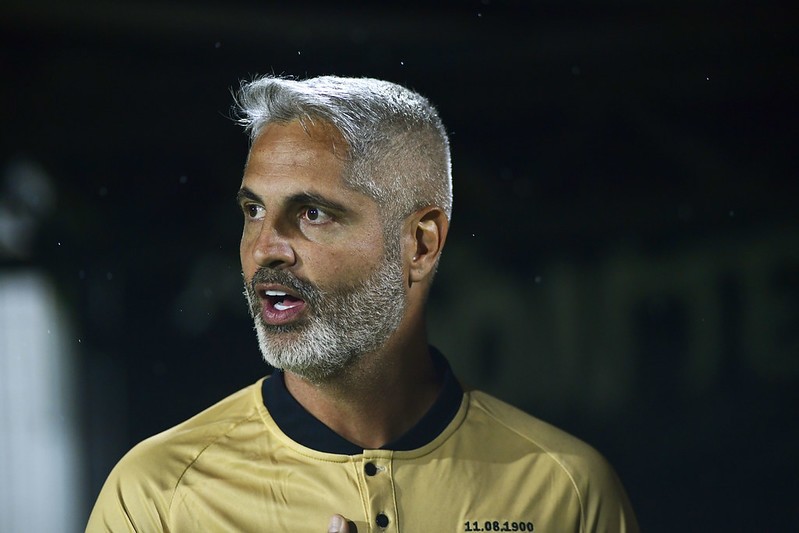 “Vou te prejudicar”: Rodrigo Santana é expulso por ofensas a árbitro e desfalca Ponte na Série B