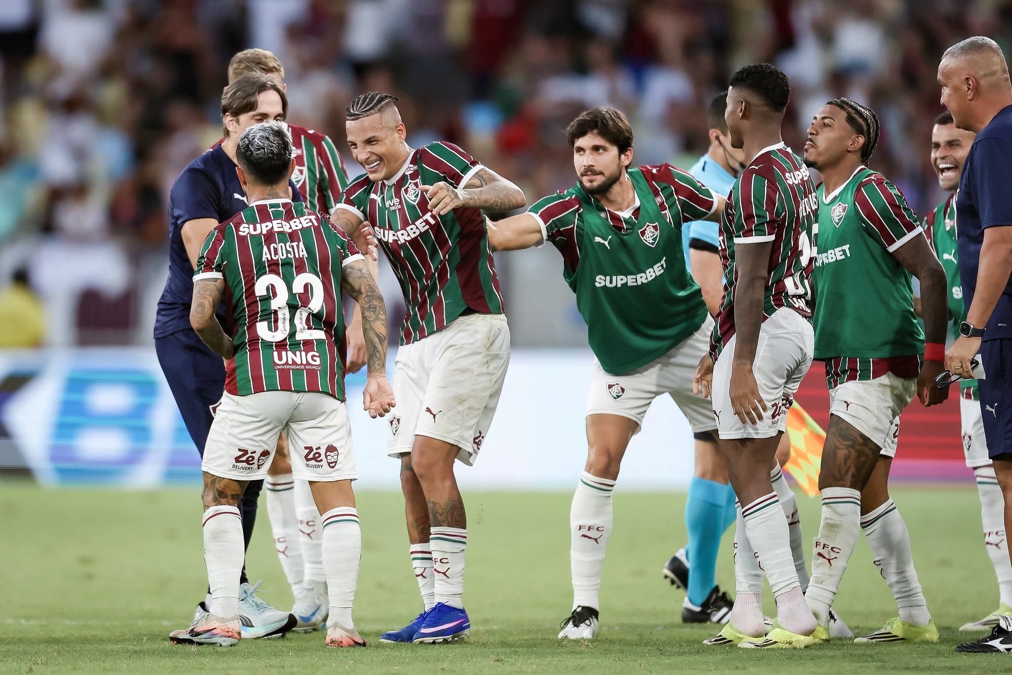 Lucho Acosta e Savarino se destacam contra Athletico-PR e reforçam parceria no Fluminense; veja lances