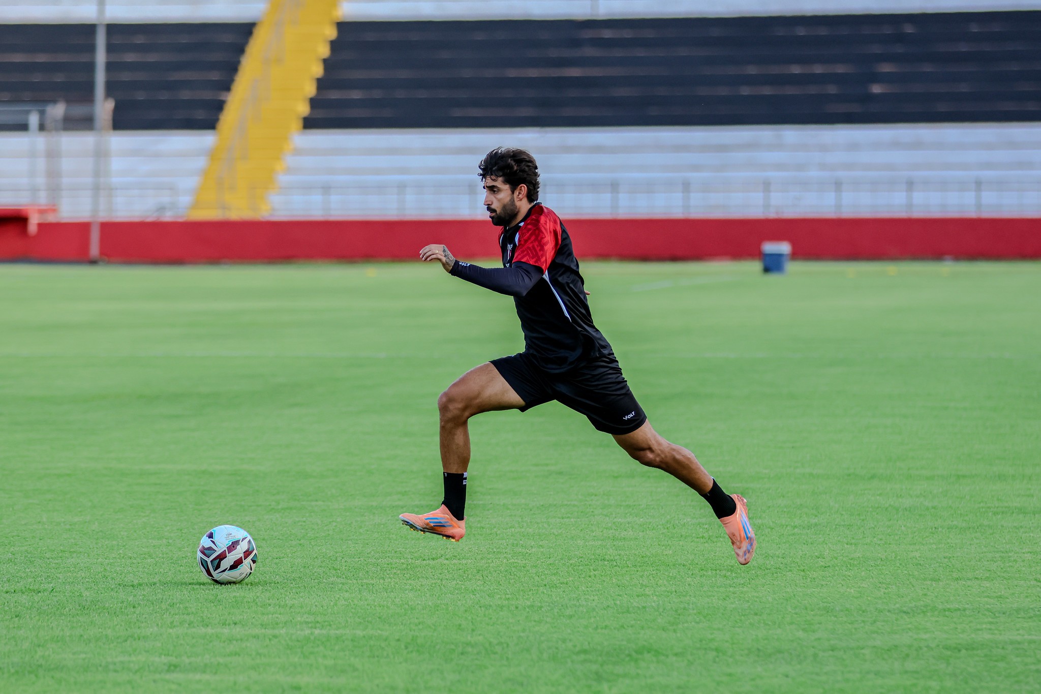 Escalação do Botafogo-SP: Tencati tem dúvidas na lateral-esquerda e zaga contra Fortaleza