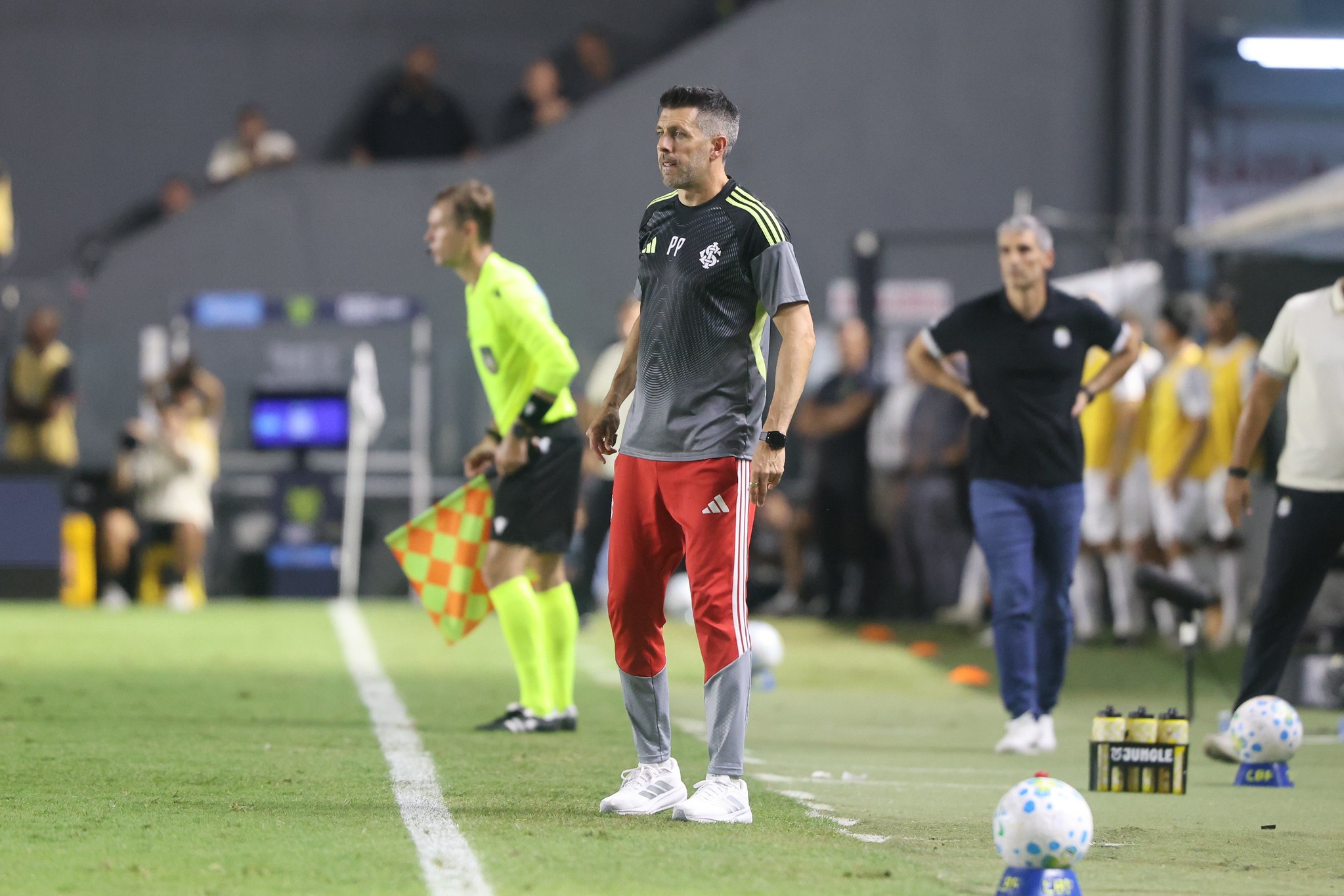 Pezzolano elogia entrega do Inter por vitória e explica surpresa na escalação: “Estar 100%”