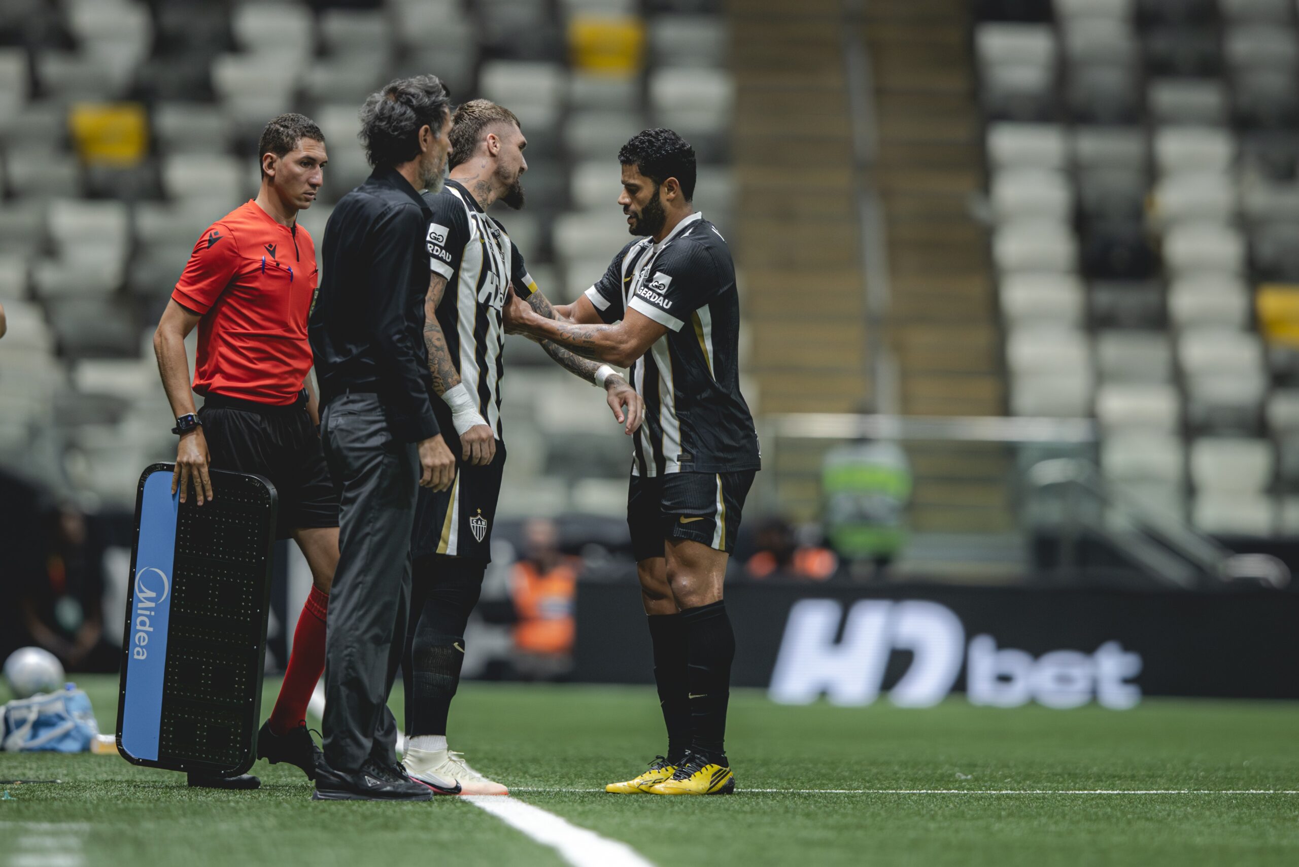 Lyanco volta a jogar no Atlético-MG depois de cinco meses e se emociona: “Já tinha passado da hora”
