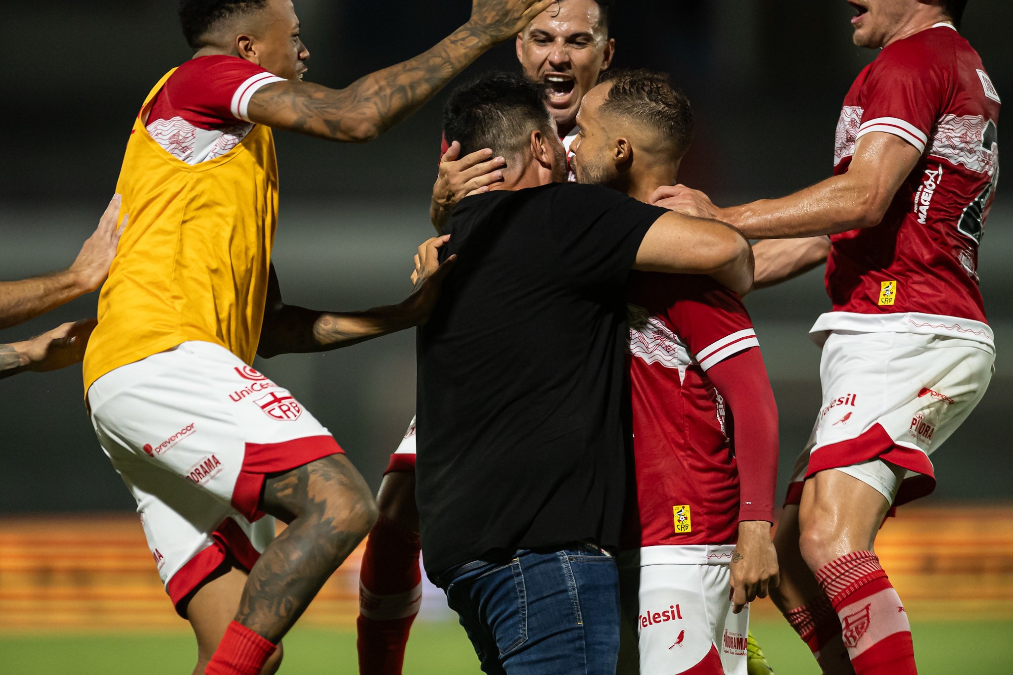 CRB treina no CT e faz gol em jogada ensaiada; assista e compare os lances