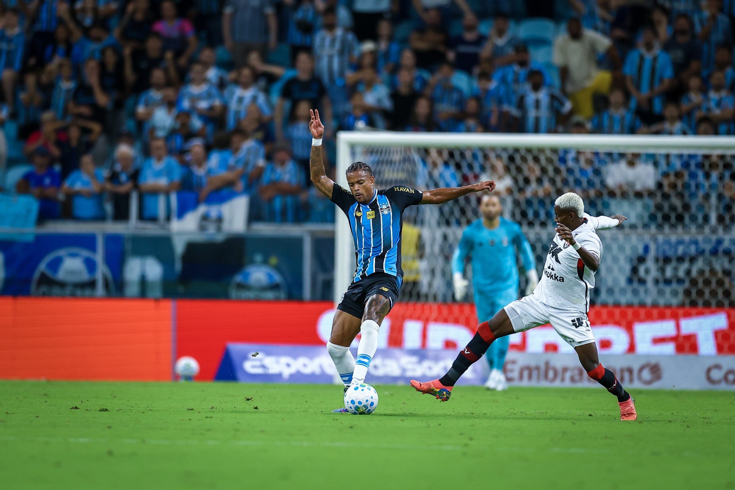 Lateral esquerda do Grêmio é problema para volta do Brasileirão; veja planos após lesão de Marlon