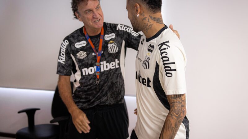 Cuca reestreia pelo Santos com objetivo de mostrar reação do time mesmo sem Neymar