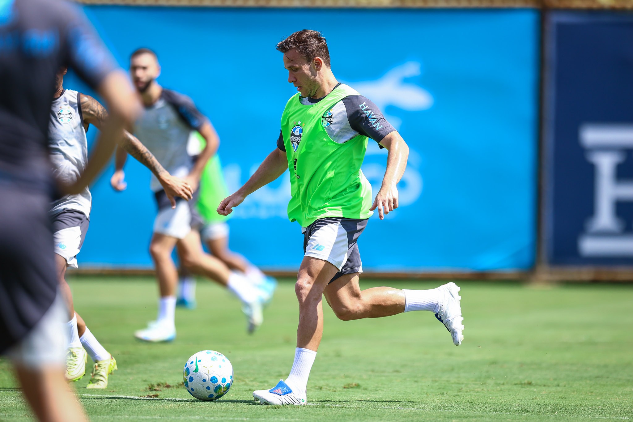 Arthur volta a treinar no Grêmio; veja a provável escalação para enfrentar o Vasco