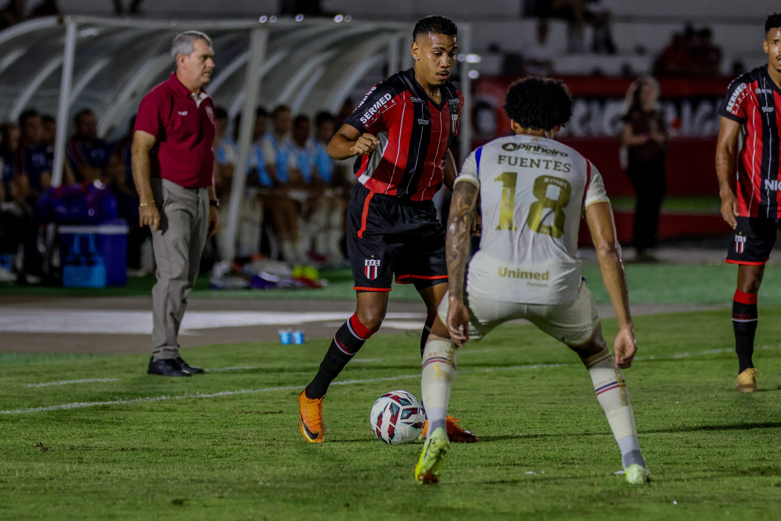 Zé Hugo inicia Série B como titular e quer usar experiência para preparar elenco do Botafogo-SP