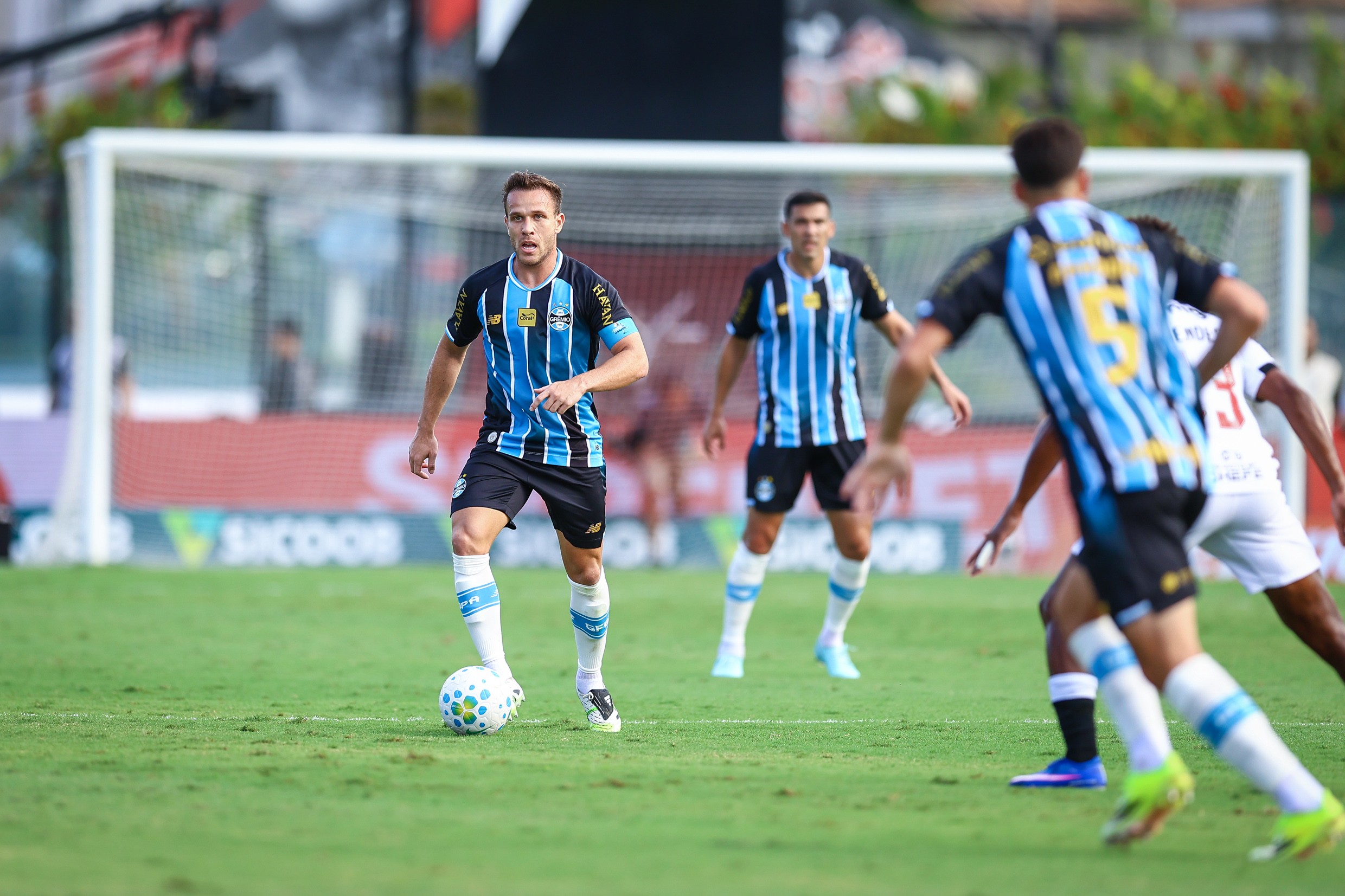 Titulares do Grêmio se aproximam de fim de contrato e prazos pressionam por negociações