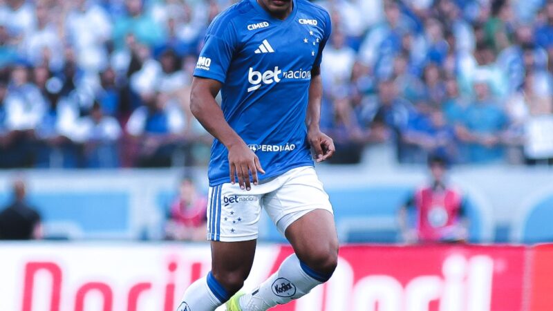 Convocado pela Seleção, lateral do Cruzeiro é observado por clube espanhol