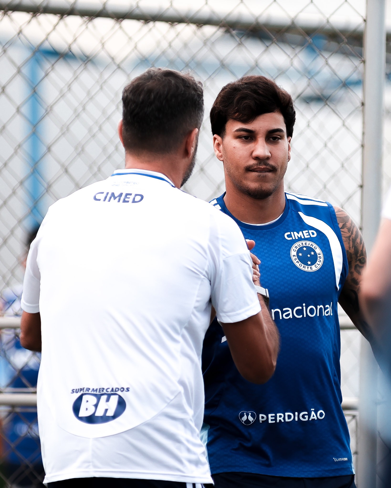 Kaio Jorge volta a treinar no Cruzeiro e aumenta chance de jogar na estreia de Artur Jorge