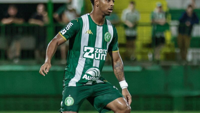 “Posso ajudar a equipe”, diz Ênio após estreia como titular na Chapecoense