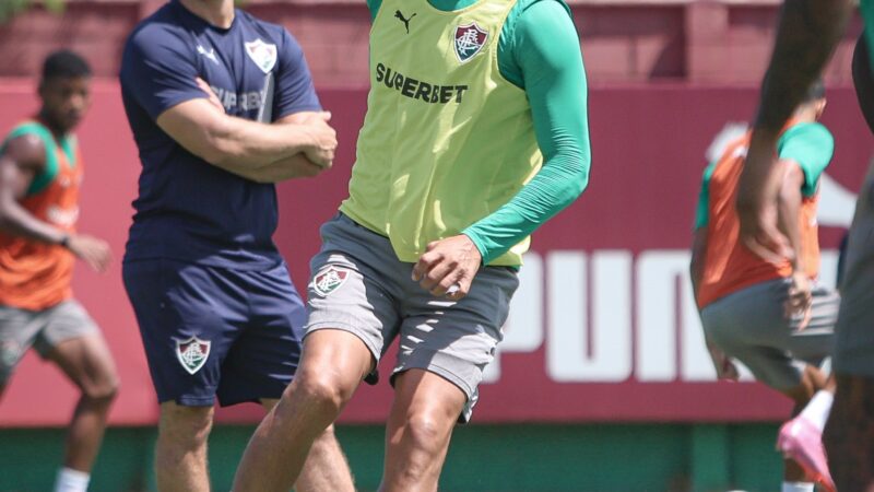 Cano será relacionado para Fluminense x Corinthians e pode voltar a jogar após cinco meses