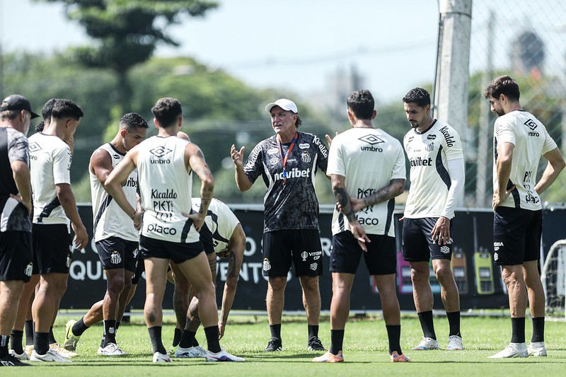 Santos faz jogo-treino contra time sub-20, e Cuca realiza testes na equipe