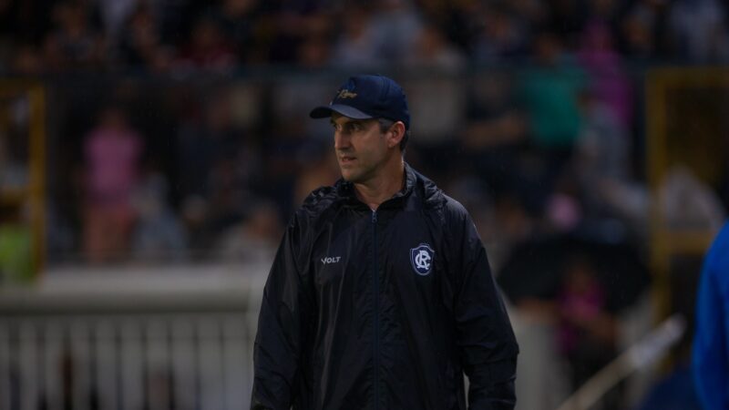 Condé explica manutenção do jogo mesmo com forte chuva e a escolha do cobrador de pênalti