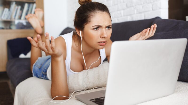 Dia do Consumidor: como achar ofertas sem cair em golpes, como site falso, PIX errado e IA com ‘famosos’